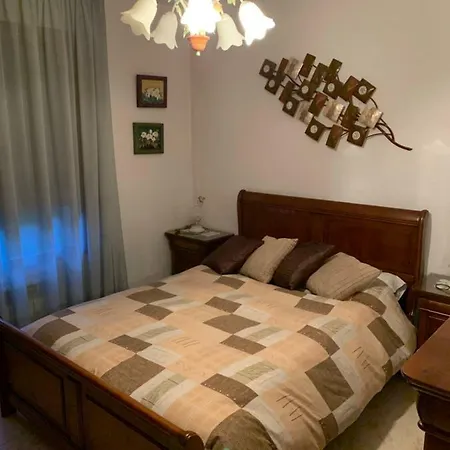 Apartamento En Casa Amplia Con Jardin En Prázdninový dům Jaca