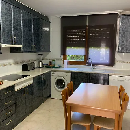 Apartamento En Casa Amplia Con Jardin En * Jaca