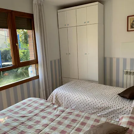 Apartamento En Casa Amplia Con Jardin En Jaca