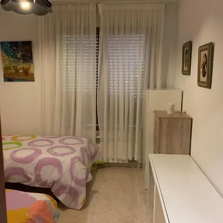 Apartamento En Casa Amplia Con Jardin En Jaca